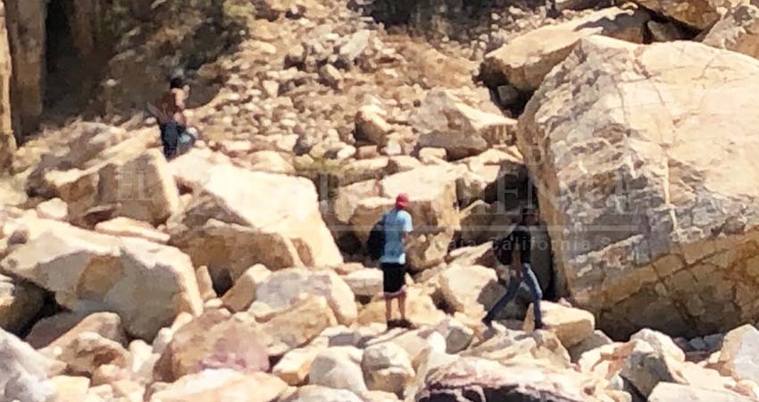 Jóvenes vándalos dañan rocas de playa El Pelicano considerada Área Natural Protegida