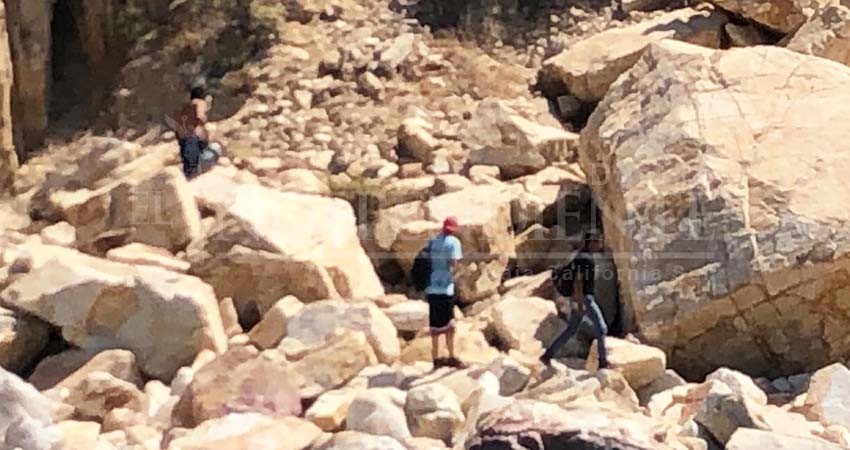 Jóvenes vándalos dañan rocas de playa El Pelicano considerada Área Natural Protegida