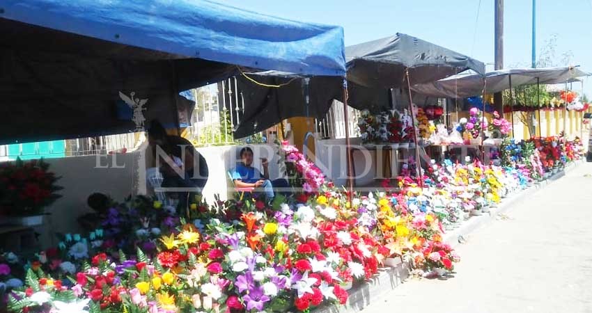 No todo fue celebración y festejo en el Día de las Madres; panteones, la otra cara de la moneda 