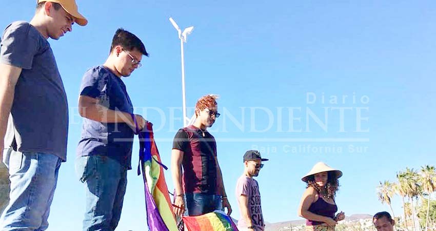 Se reúne comunidad LGBTTI para conmemoran el Día Internacional contra la homofobia