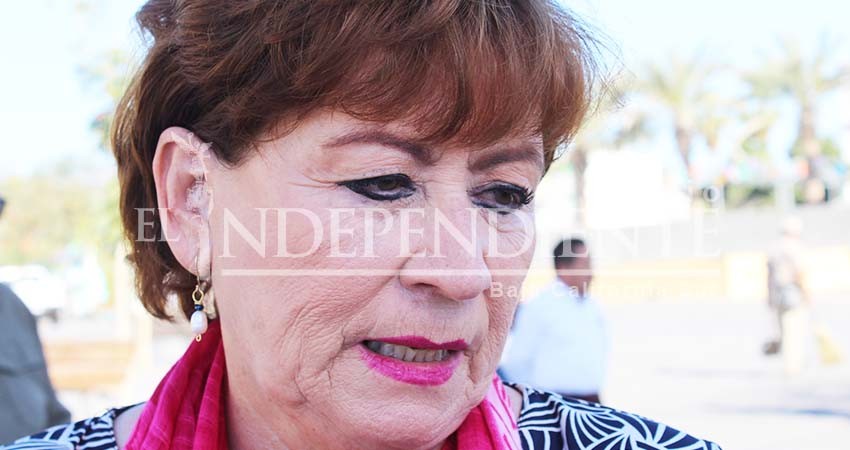 De acuerdo en que taxistas defiendan su derecho, pero no en que bajen a turistas de vehículos: Seretaria Ayto Los Cabos 