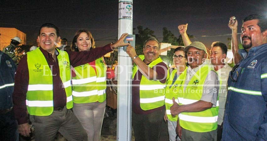 Después de 18 años iluminan completamente la colonia El Pedregal