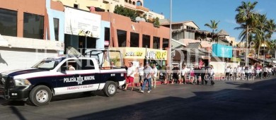Marchan en CSL en apoyo a taxistas de Los Cabos