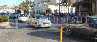 Marchan conductores Uber de Los Cabos; piden respeto a su trabajo