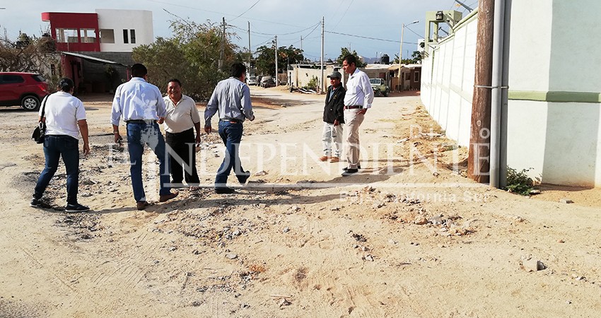 Vecinos de Mesa Colorada piden a Delegado Leggs solucionar escurrimientos pluviales en calles de la colonia   