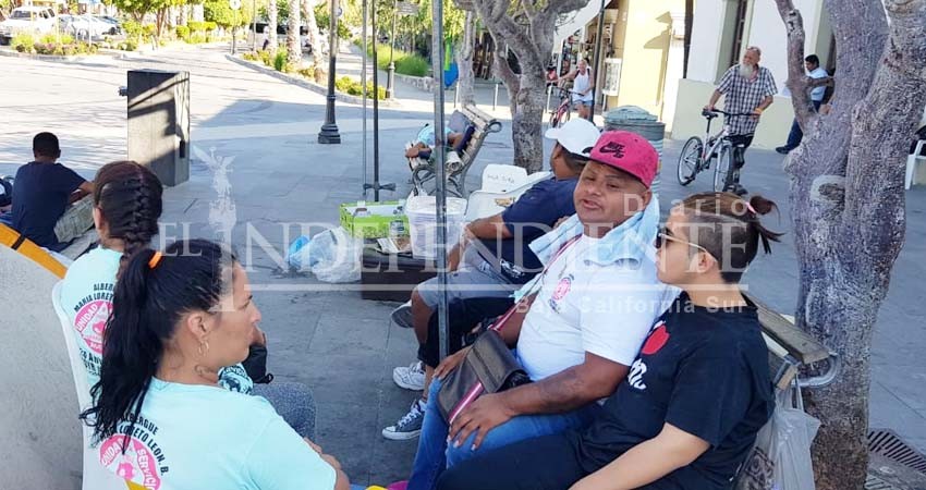 Integrantes de  Craadyr cumplen segundo día de plantón en el Palacio Municipal