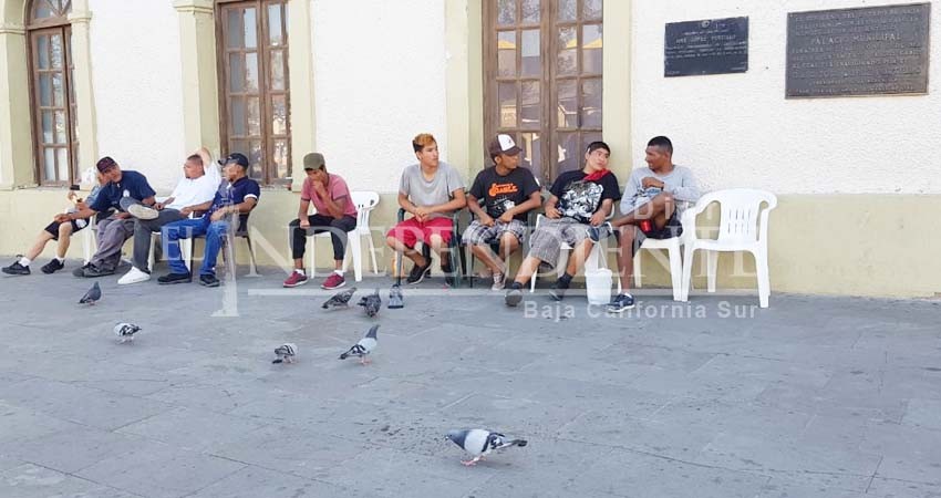 Integrantes de  Craadyr cumplen segundo día de plantón en el Palacio Municipal