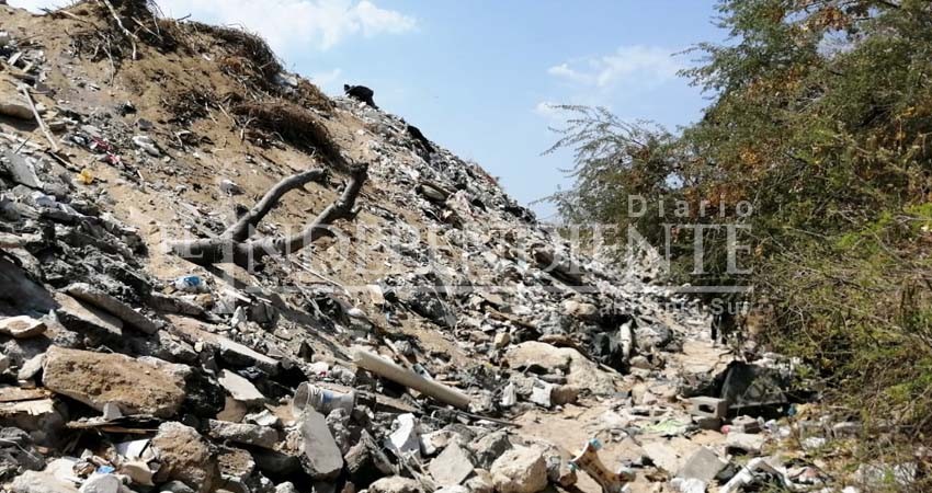 “Ahorcados” de basura cauces pluviales de colonia Valle del Cabo en CSL  