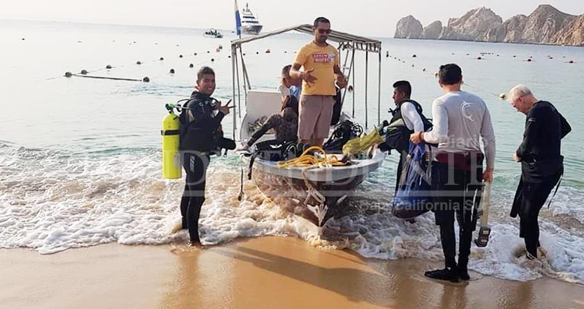 Buzos han extraído más de 30 llantas en la bahía de Los Cabos