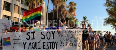 Marcha gay de La Paz festeja Matrimonio Igualitario