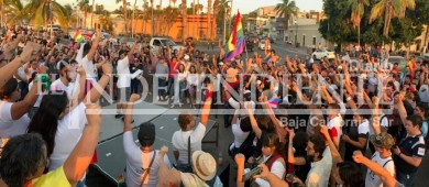Marcha gay de La Paz festeja Matrimonio Igualitario