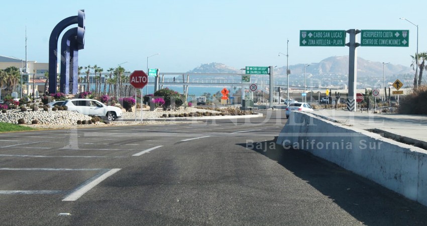 Al 90 % de avance puente peatonal Chedraui Selecto – La Mega: CABCS Los Cabos