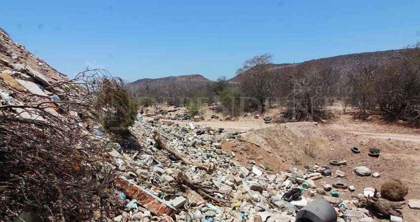 Multarán con 8 mil 449 pesos a quien tire escombro o basura en arroyos 