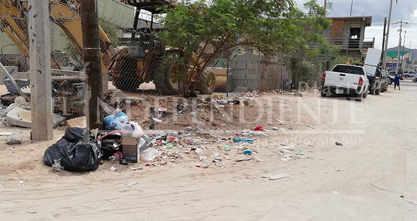 Hartos vecinos de Lomas del Sol por presencia de vagabundos en lotes baldíos