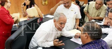 Legisladores de BCS luchan por fuerza de poder en sesión extraordinaria