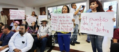 Legisladores de BCS luchan por fuerza de poder en sesión extraordinaria