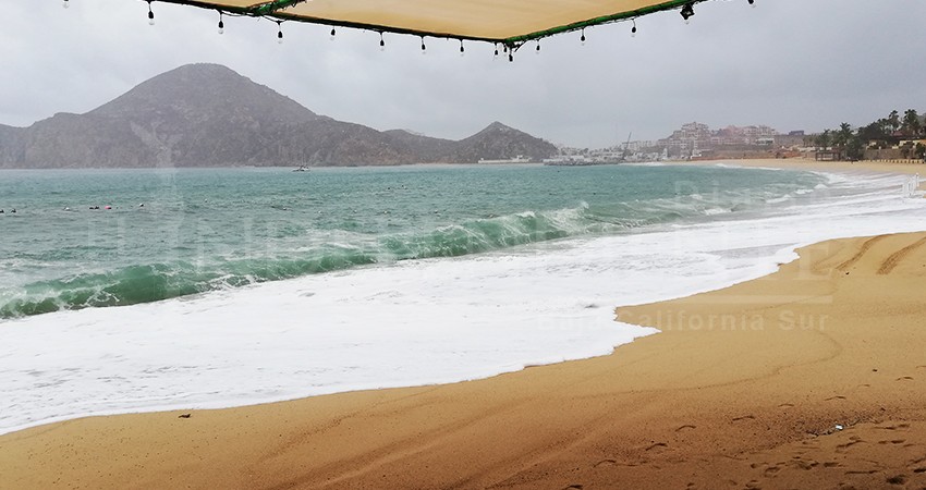 Con sol o lluvia, restaurantes del Médano atienden a turistas que disfrutan de CSL