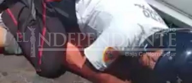 Policía de Los Cabos ataca a un ciudadano por grabar su proceder contra Uber