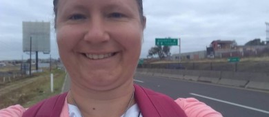 Mujer Alemana camina desde Tijuana hasta La Paz para hacer conciencia sobre el abuso y violación