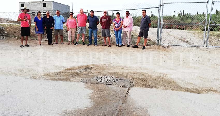 Vecinos de Hojazen  hacen frente común para denunciar derrame de aguas negras