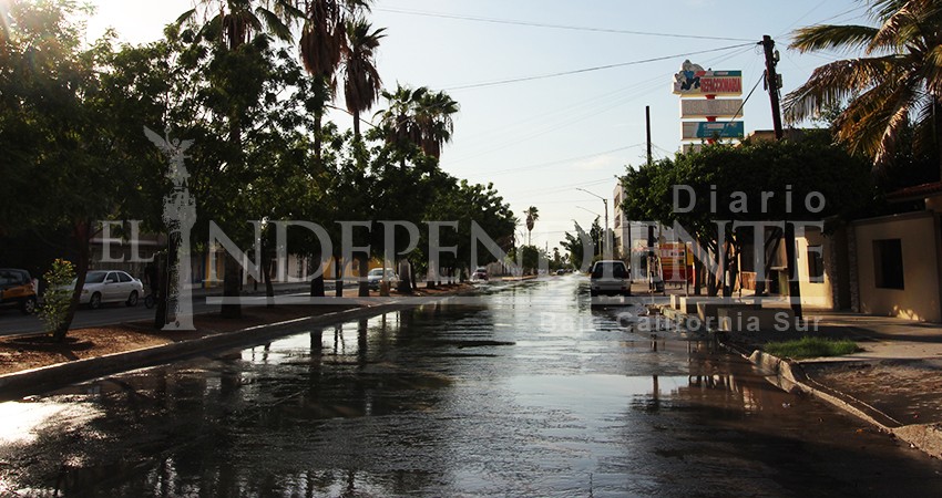 Baches “recién nacidos”, ríos negros y socavones por lluvias en La Paz