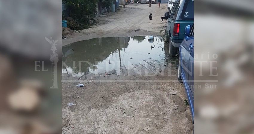 Por colapso de drenaje, aguas negras ingresan hasta domicilios de la colonia Buenos Aires