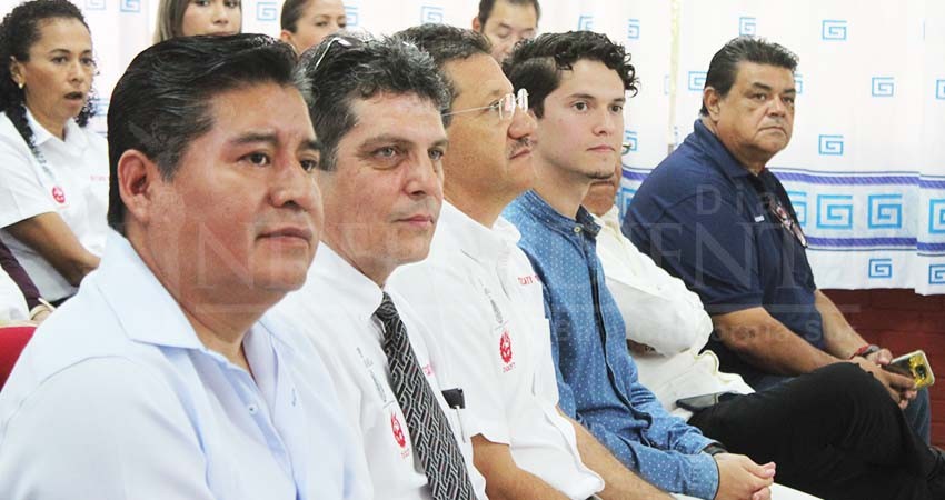 Toma protesta Ariel Mayoral como director del Cecati 106