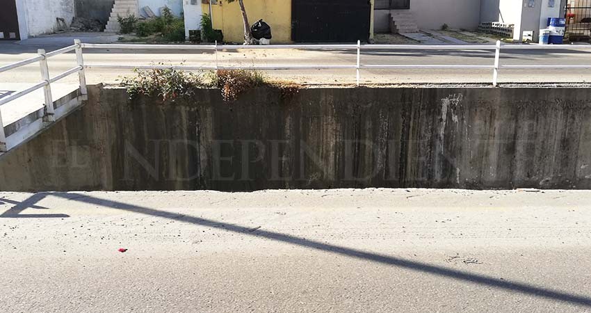 Destruidos los barandales del canal pluvial de Miramar; vecinos exigen pronta reparación