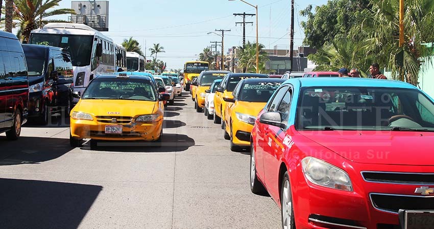 Estalla manifestación de taxistas contra la Ley Mendoza