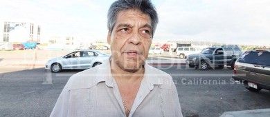 Protestan ciudadanos en el primer informe de Rubén Muñoz