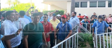 Zafarrancho en el Congreso previo a la primera lectura de la Ley de Movilidad