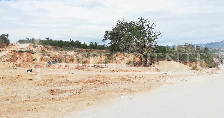 A medias mantenimiento de acceso a zona rural de CSL