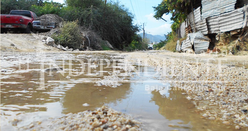 Sin solución problema de fugas de aguas negras; ahora en el vado de Santa Rosa 