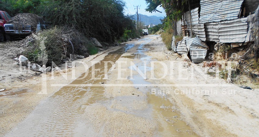 Sin solución problema de fugas de aguas negras; ahora en el vado de Santa Rosa 