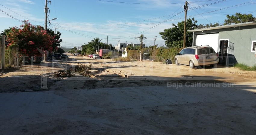 Hartos vecinos de colonias Las Palmas en CSL por calles destruidas 