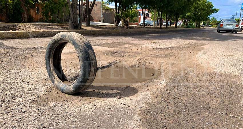 Lluvias dejan 100 kilómetros de baches en La Paz