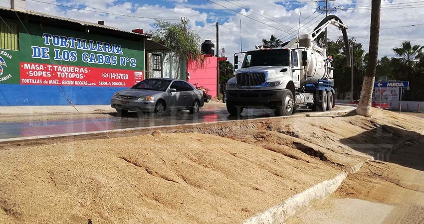 Drenaje colapsado provoca afectaciones a zonas escolares de Cabo San Lucas