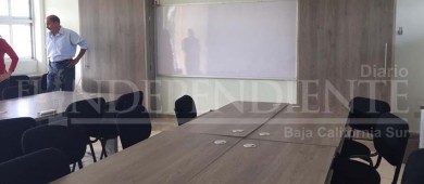 Padres de familia cierran la escuela 15 de Mayo en La Paz