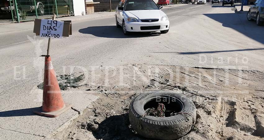 Le cuentan los días a un bache en Camino Al Faro en CSL