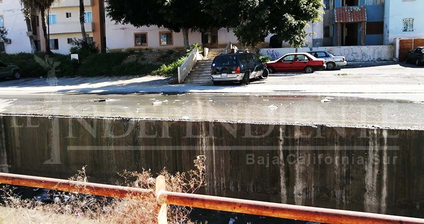 Como siempre….En jaque, vialidades de Cabo San Lucas por fugas de agua y drenaje