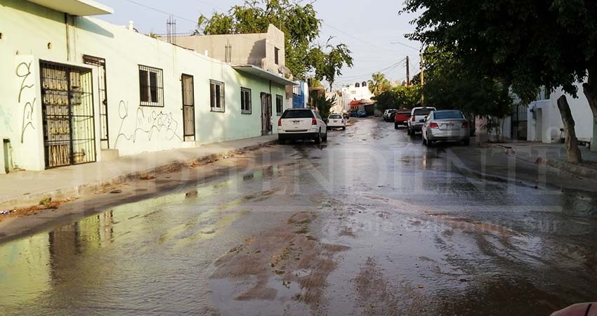 Como siempre….En jaque, vialidades de Cabo San Lucas por fugas de agua y drenaje