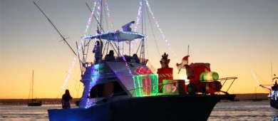 Todo un éxito el 2do desfile náutico navideño en el malecón de La Paz