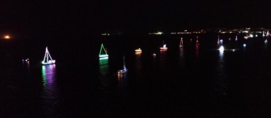 Todo un éxito el 2do desfile náutico navideño en el malecón de La Paz