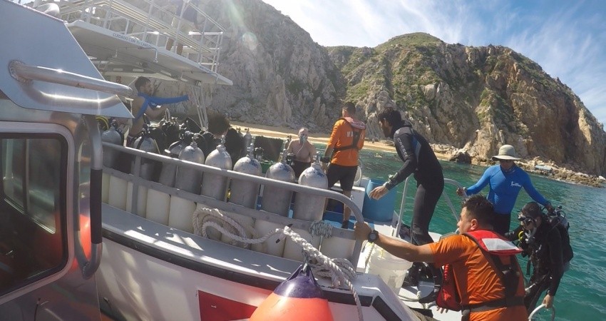 Autoridades tuvieron que rescatarlo tras sufrir vértigo mientras navegaba 