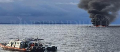 Embarcación se incendia en las inmediaciones de la Isla Espíritu Santo