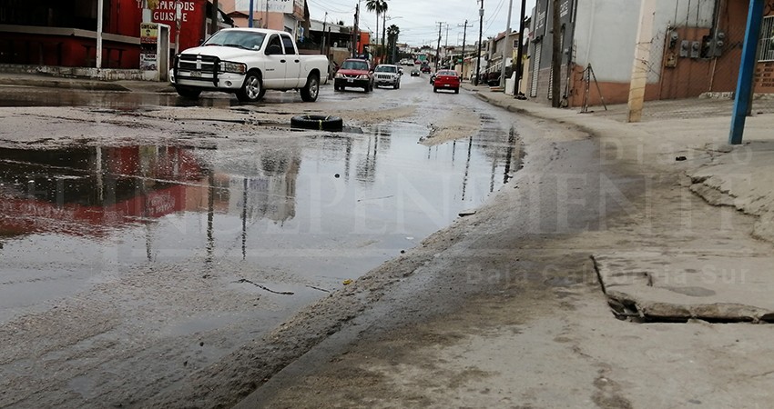 Persisten derrames de agua potable y alcantarillado en Cabo San Lucas  