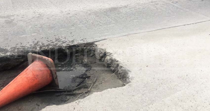 OOMSAPAS Los Cabos no repara bache que está afuera de sus instalaciones desde hace 2 meses  