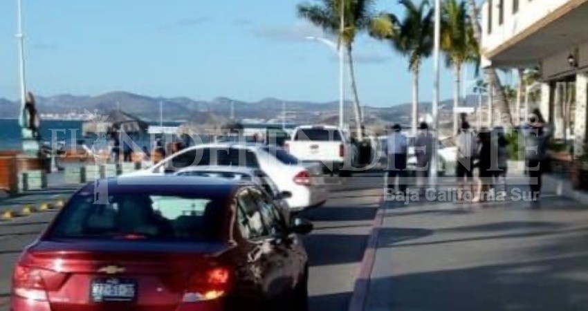 Detienen a dos hombres armados en plena zona dorada del malecón de La Paz