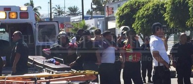 Encontronazo entre una unidad policial y un vehículo particular