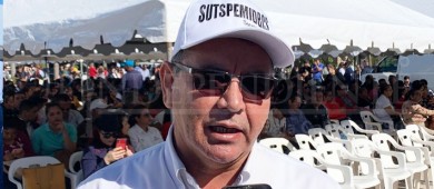 Protestan sindicalizados ante palacio de gobierno